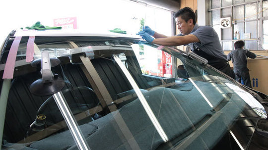 断熱UVカットガラスが激安！トヨタ車フロンガラス交換『ジャパンオートガラス』埼玉県